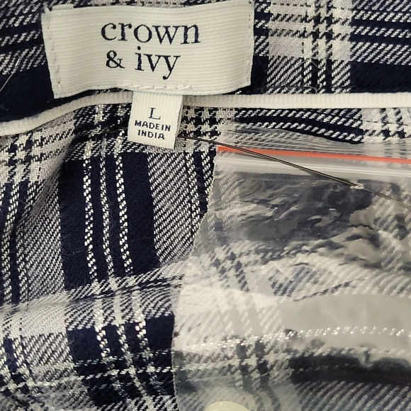 NWT Crown & Ivy Top - Picture 3 of 3